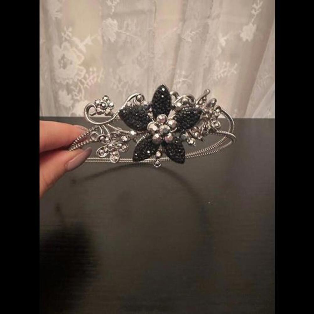 Elegant Floral Rhinestone Hairband - Picture 1 of 2